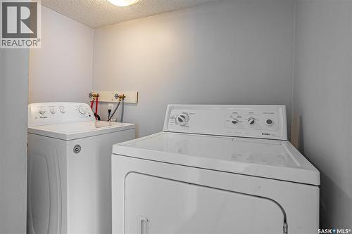 1539 B Avenue N, Saskatoon, SK - Indoor Photo Showing Laundry Room