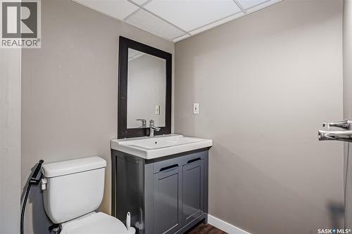 1539 B Avenue N, Saskatoon, SK - Indoor Photo Showing Bathroom