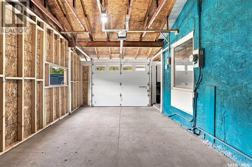 1539 B Avenue N, Saskatoon, SK - Indoor Photo Showing Garage