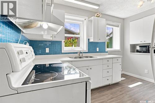 1539 B Avenue N, Saskatoon, SK - Indoor Photo Showing Kitchen With Double Sink