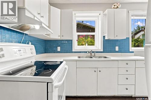 1539 B Avenue N, Saskatoon, SK - Indoor Photo Showing Kitchen With Double Sink