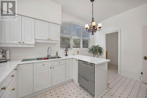 69 Echo Drive, Ottawa, ON - Indoor Photo Showing Kitchen