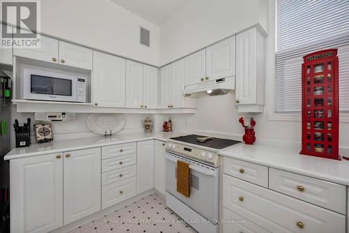 69 Echo Drive, Ottawa, ON - Indoor Photo Showing Kitchen