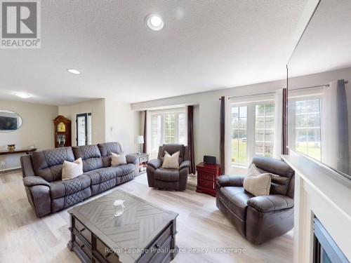 75 Milligan Drive, Tyendinaga (Tyendinaga Township), ON - Indoor Photo Showing Living Room