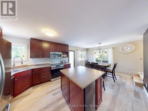75 Milligan Drive, Tyendinaga (Tyendinaga Township), ON - Indoor Photo Showing Kitchen With Double Sink