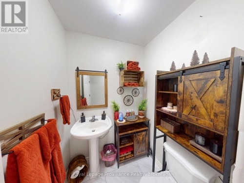 2pc powder room - 75 Milligan Drive, Tyendinaga (Tyendinaga Township), ON - Indoor Photo Showing Bathroom