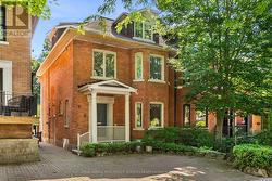 9 INGLEWOOD DRIVE Toronto, ON M4T 1G7