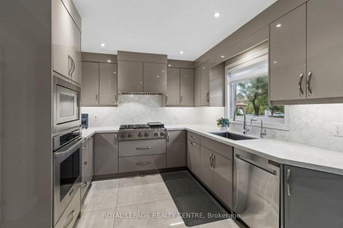 4480 Haydock Park Drive, Mississauga, ON - Indoor Photo Showing Kitchen With Upgraded Kitchen