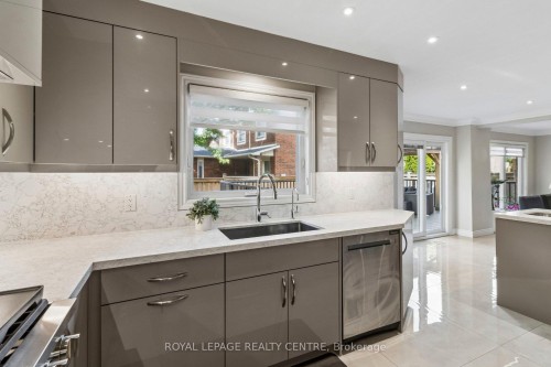 4480 Haydock Park Drive, Mississauga, ON - Indoor Photo Showing Kitchen