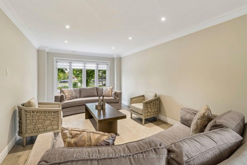 4480 Haydock Park Drive, Mississauga, ON - Indoor Photo Showing Living Room