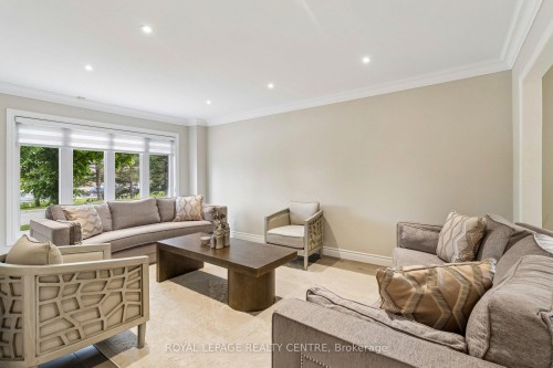 4480 Haydock Park Drive, Mississauga, ON - Indoor Photo Showing Living Room