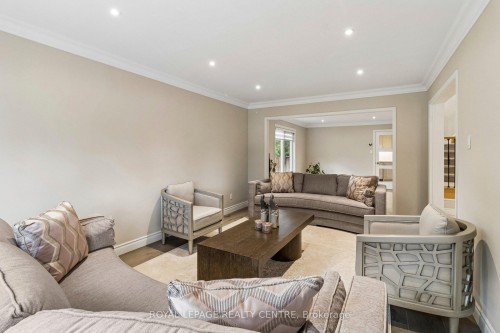 4480 Haydock Park Drive, Mississauga, ON - Indoor Photo Showing Living Room