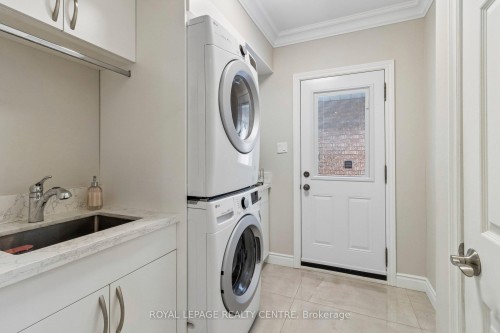 4480 Haydock Park Drive, Mississauga, ON - Indoor Photo Showing Laundry Room
