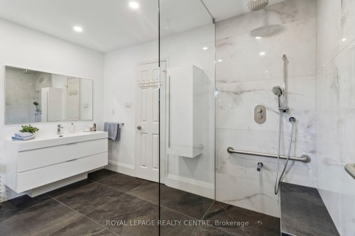4480 Haydock Park Drive, Mississauga, ON - Indoor Photo Showing Bathroom