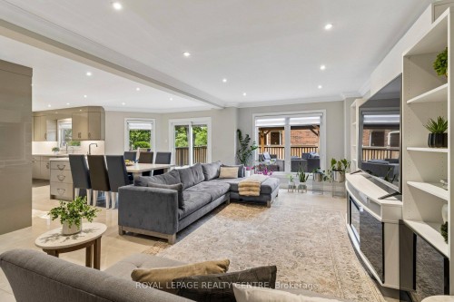 4480 Haydock Park Drive, Mississauga, ON - Indoor Photo Showing Living Room