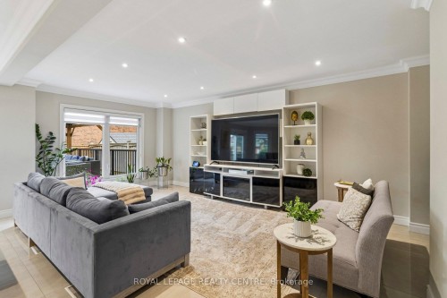 4480 Haydock Park Drive, Mississauga, ON - Indoor Photo Showing Living Room