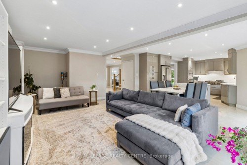 4480 Haydock Park Drive, Mississauga, ON - Indoor Photo Showing Living Room