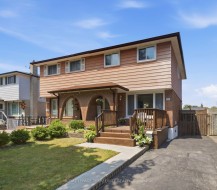 362 Durham Court  Oshawa, ON L1J 1W9