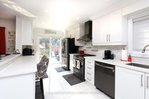598 Pilcom Court, Mississauga, ON - Indoor Photo Showing Kitchen