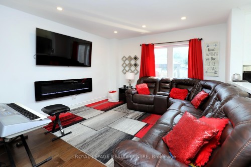 598 Pilcom Court, Mississauga, ON - Indoor Photo Showing Living Room With Fireplace