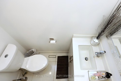 598 Pilcom Court, Mississauga, ON - Indoor Photo Showing Bathroom