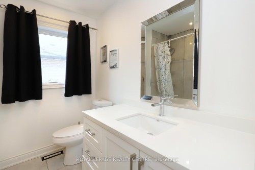 598 Pilcom Court, Mississauga, ON - Indoor Photo Showing Bathroom