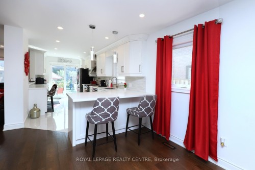 598 Pilcom Court, Mississauga, ON - Indoor Photo Showing Kitchen