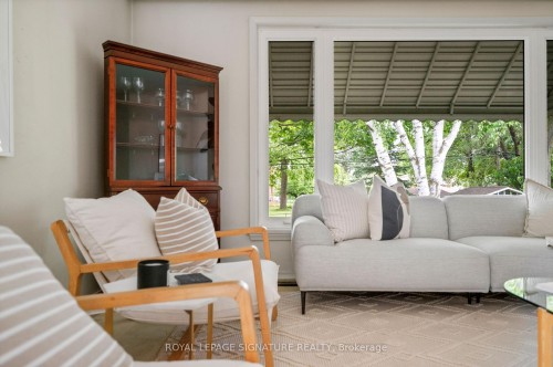 17 Templar Drive, Toronto, ON - Indoor Photo Showing Living Room