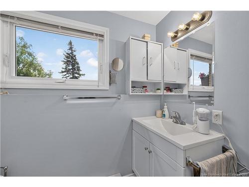 81 Queensway Dr, Moncton, NB 