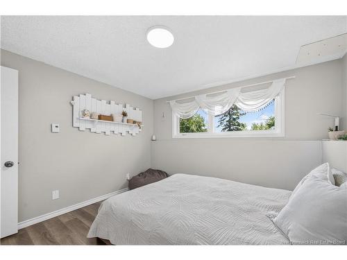 81 Queensway Dr, Moncton, NB 