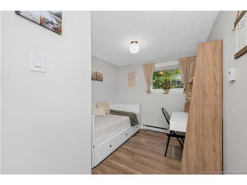 81 Queensway Dr, Moncton, NB 