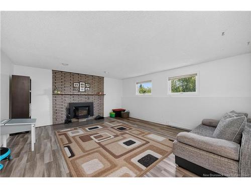 81 Queensway Dr, Moncton, NB 