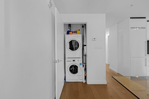 Laundry - 301-221 Rue St-Jacques, Montréal (Ville-Marie), QC - Indoor Photo Showing Laundry Room