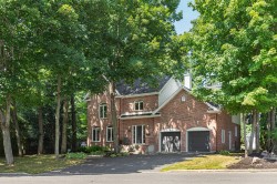 1945 Rue La Corne  Saint-Bruno-De-Montarville, QC J3V 5A1