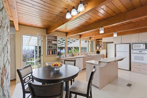 590 Willow St, Parksville, BC 