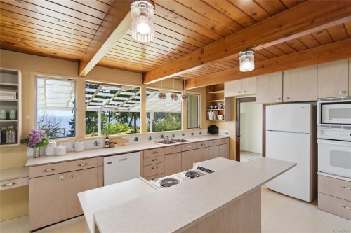 590 Willow St, Parksville, BC 