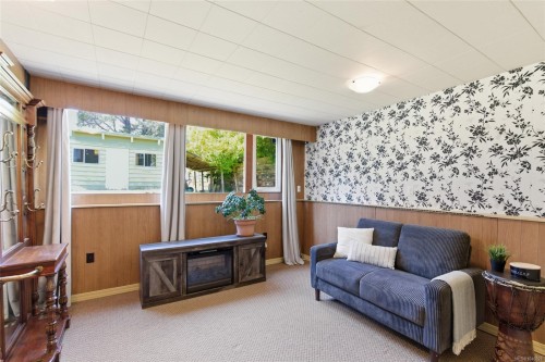 590 Willow St, Parksville, BC 