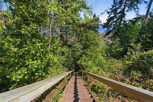 590 Willow St, Parksville, BC 