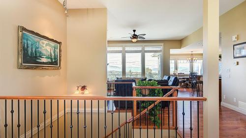 1095 Hume Avenue, Kelowna, BC - Indoor Photo Showing Other Room