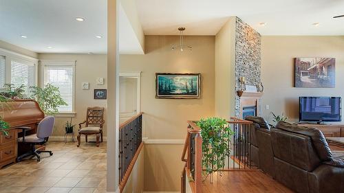 1095 Hume Avenue, Kelowna, BC - Indoor