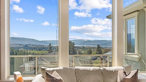 1095 Hume Avenue, Kelowna, BC -  With View With Exterior