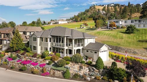 1095 Hume Avenue, Kelowna, BC - Outdoor
