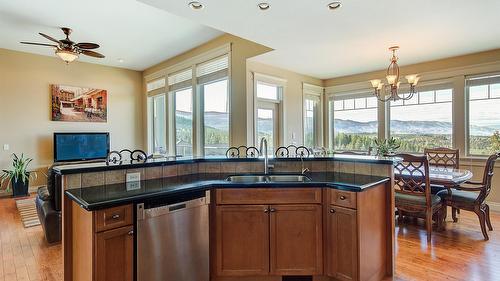 1095 Hume Avenue, Kelowna, BC - Indoor