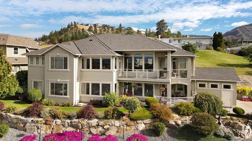 1095 Hume Avenue, Kelowna, BC - Outdoor With Facade