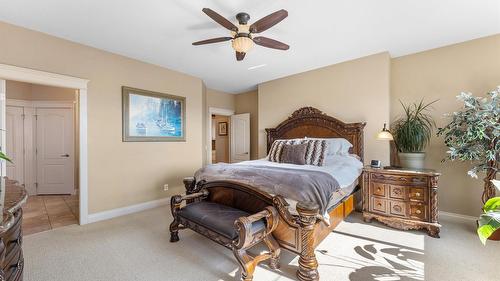 1095 Hume Avenue, Kelowna, BC - Indoor Photo Showing Bedroom