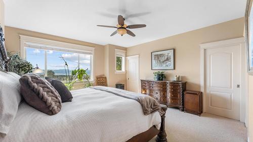 1095 Hume Avenue, Kelowna, BC - Indoor Photo Showing Bedroom