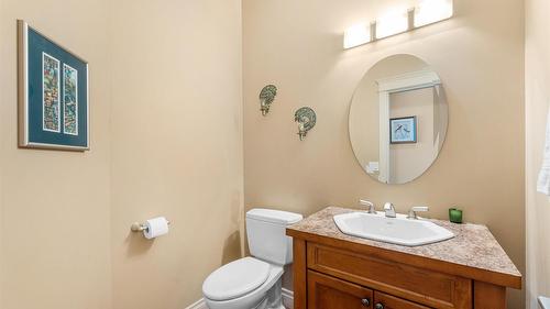 1095 Hume Avenue, Kelowna, BC - Indoor Photo Showing Bathroom