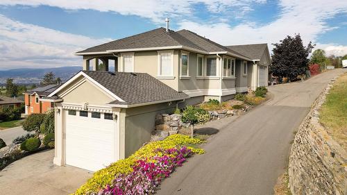 1095 Hume Avenue, Kelowna, BC - Outdoor