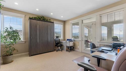 1095 Hume Avenue, Kelowna, BC - Indoor Photo Showing Office