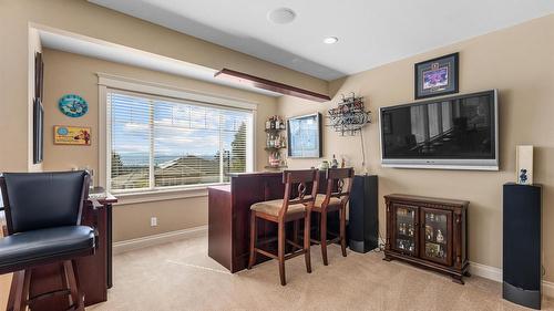 1095 Hume Avenue, Kelowna, BC - Indoor